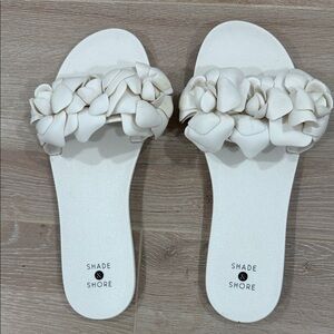 Shade & Shore Cream Floral Women's Sandals size 7.
